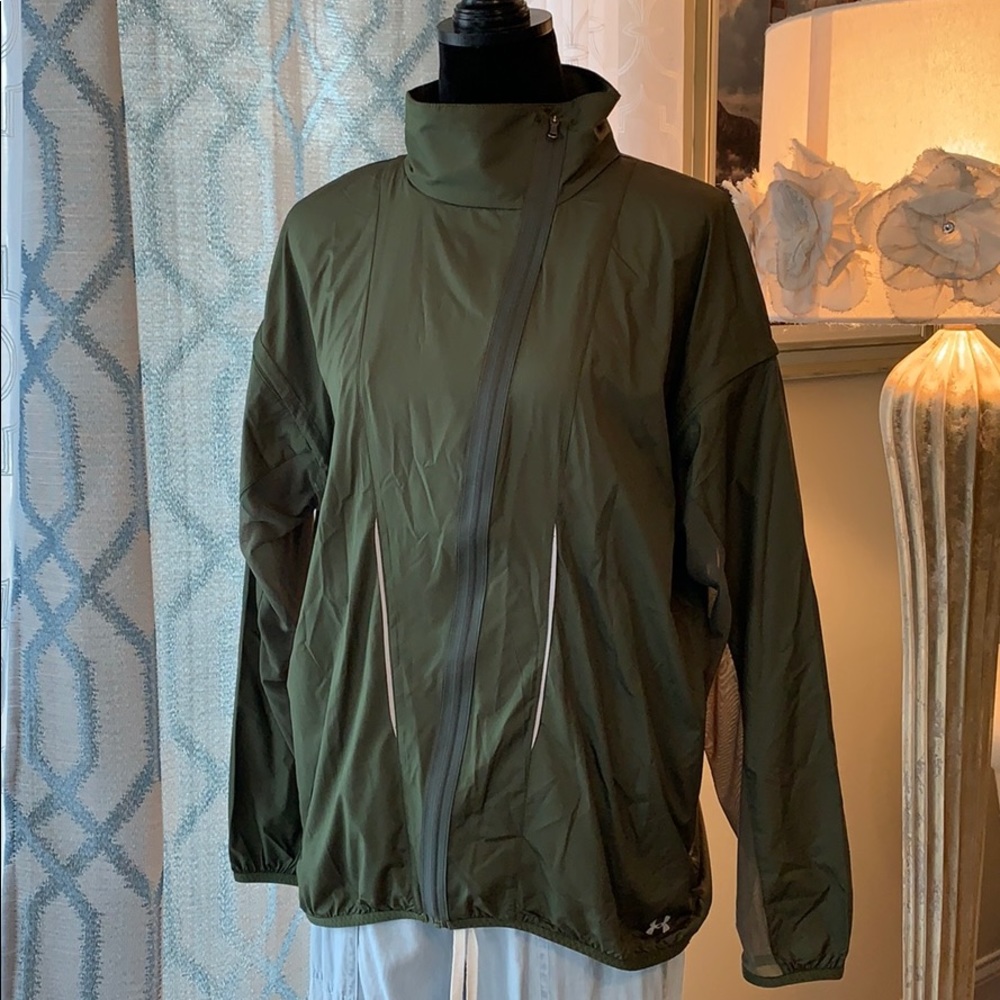 Under Armour green running jacket. NWOT size S ❤️